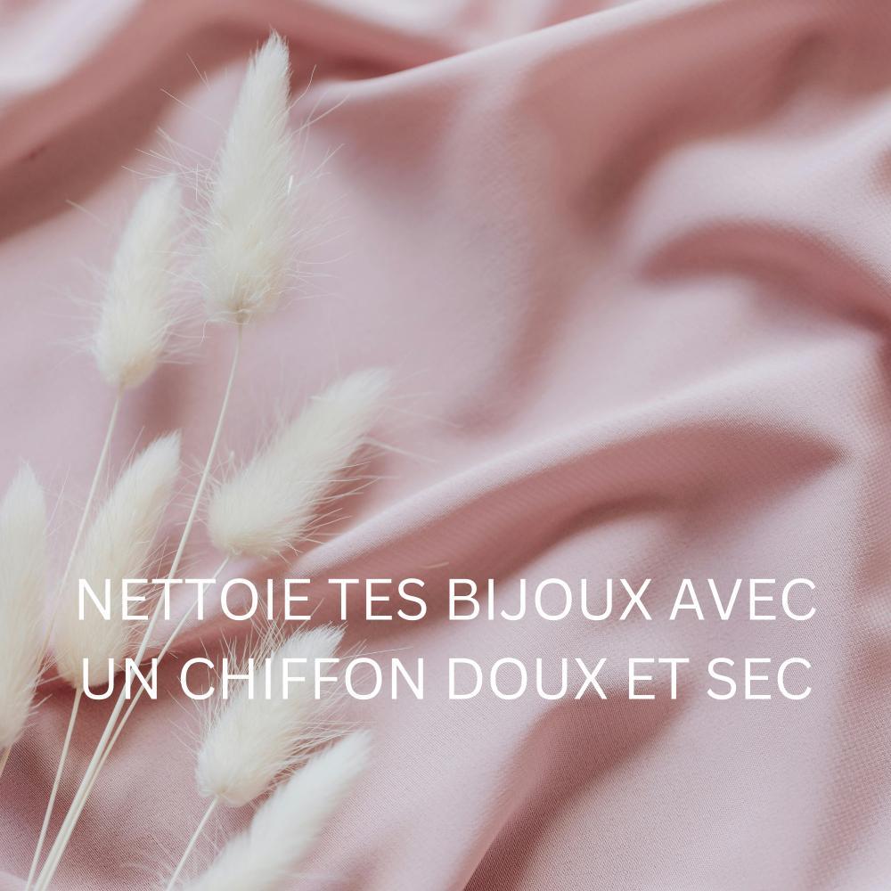 Marque de bijoux colorés inspirés par la joie et la poésie, pièces uniques fabriquées près de Royan par la créatrice 333Kri Bijoux, livrées en France, Belgique, Suisse.