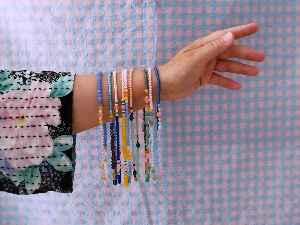 333Kri Bijoux colorés inspirés par la joie et la poésie, pièces uniques fabriquées près de Royan, livrées en France, Belgique, Suisse.