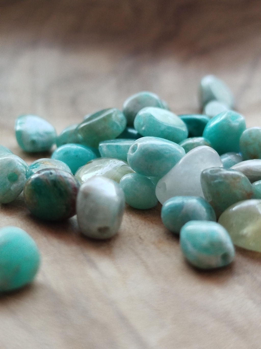 333Kri Bijoux colorés inspirés par la joie et la poésie, pièces uniques faits main en France.