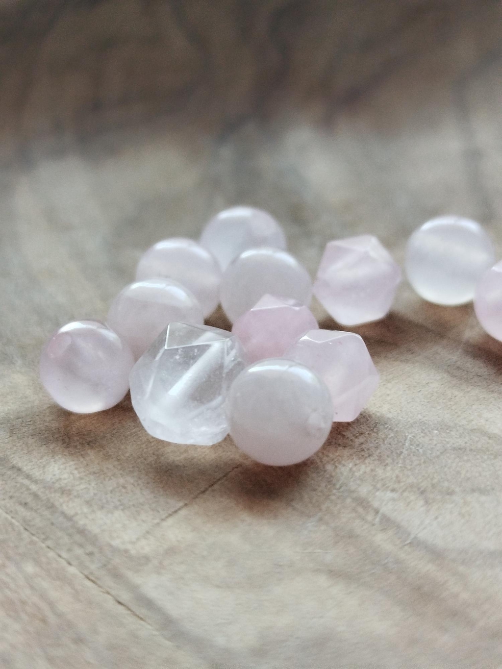 333Kri Bijoux colorés inspirés par la joie et la poésie, pièces uniques faits main en France.