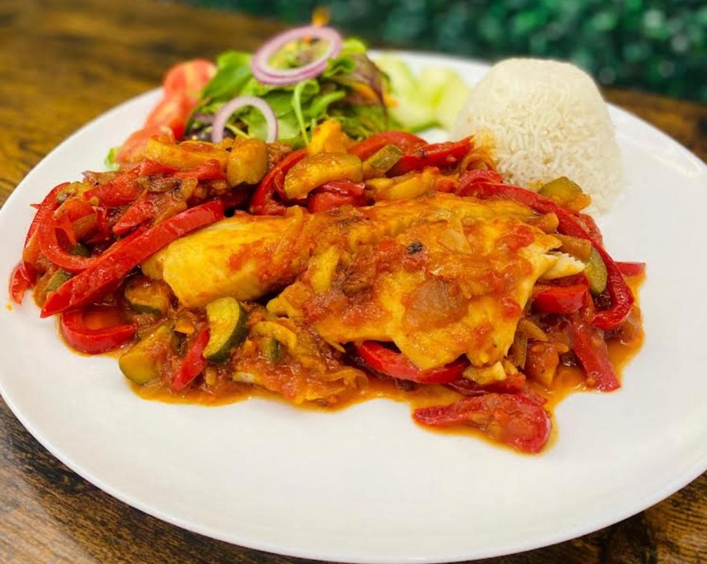 VVE Catering & Café is a Healthy Caribbean cuisine. we make our own spice Chai Tea, Spice Tea and Spice Coffee which is healthy and Natural. We offer breakfast, brunch, Lunch and we offer our café for Meet-ups, and small events. 

VVE Catering & Café bietet gesunde karibische Küchen. Wir machen unseren eigenen Gewürz-Chai-Tee, Gewürztee und Gewürzkaffee, der gesund und natürlich ist

