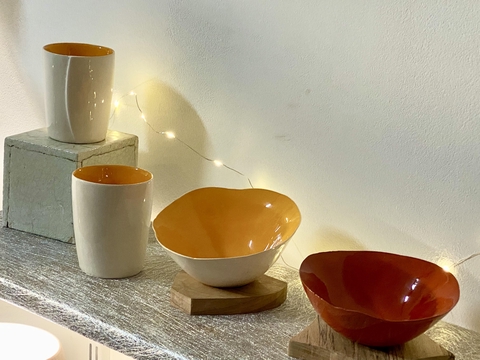 Vous aimez les belles choses ! Cette boutique vous permet  d’ offrir un cadeau unique , artistique,  fait main et utile en céramique.
Elle est aussi l' occasion de partager mon savoir faire au travers de cours en réel donnés à mon atelier . 