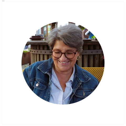  Créatrice passionnée, je tricote uniquement à la main .
 Cadeaux de naissance personnalisés.
Bijoux fantaisie au crochet .
Accessoires de tête avec laine de grande qualité pour adultes et enfants .
Vous désirez un autre coloris .une autre taille ; je le ferai avec plaisir ,comptez 10 jours, le fait main prend du temps .