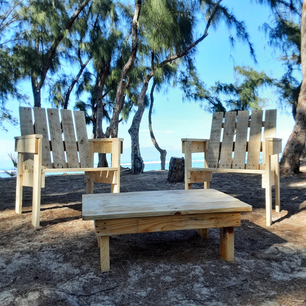 Mobilier Écologique en Bois de Palette et Recyclé