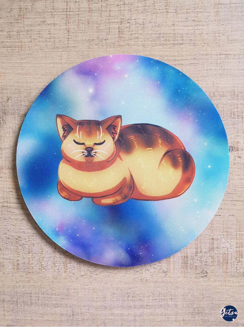 Les tapis de souris avec des chats et des personnages mythlogiques