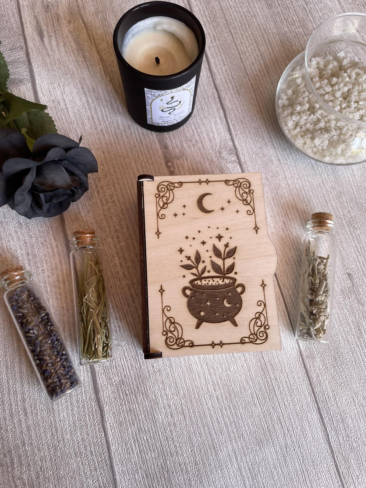 Fioles de plantes séchées pour fumigation et coffret en bois gravé