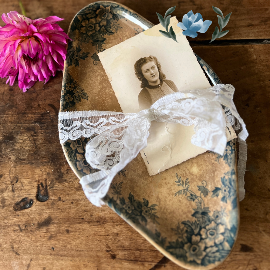 Sélection exclusive, belle vaisselle, terre de fer, objets de brocante, authentiques, livraison rapide, livraison international, authenticité, Odette