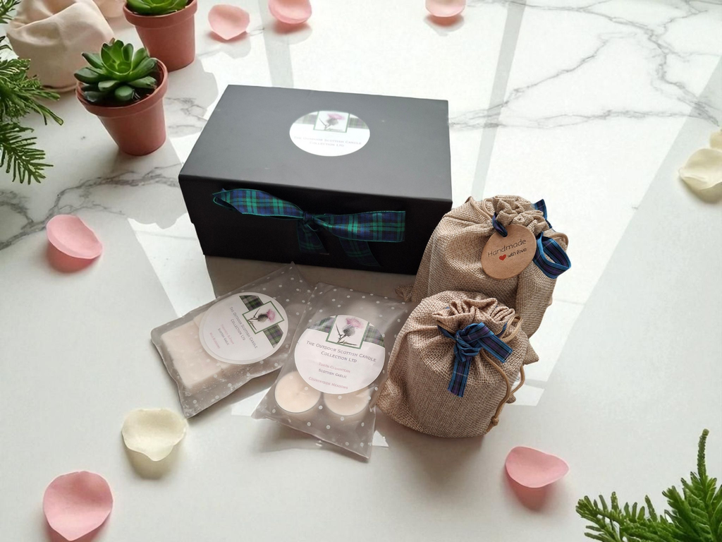 Classic Gift Set 
A home fragrance collection personalised just for you 