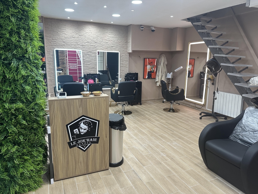 SALON DE COIFFURE POUR FEMME