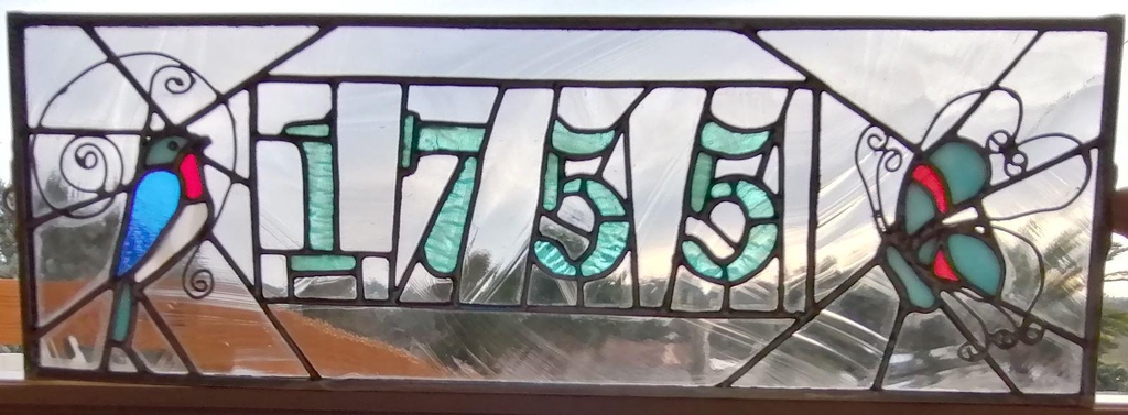 Sublimez votre décoration avec des créations originales et uniques en vitrail Tiffany. Les objets en verre sont visibles à la boutique en ligne ou à l’atelier à LORGUES 83510 dans le VAR en PACA.
                         