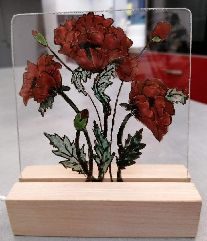 La peinture sur verre, grisaille en PACA dans le VAR où je peins sur le verre à la grisaille des tableaux lumineux, luminaires qui apportent des notes de couleur d’ambiance à votre maison, à s’offrir ou à offrir.