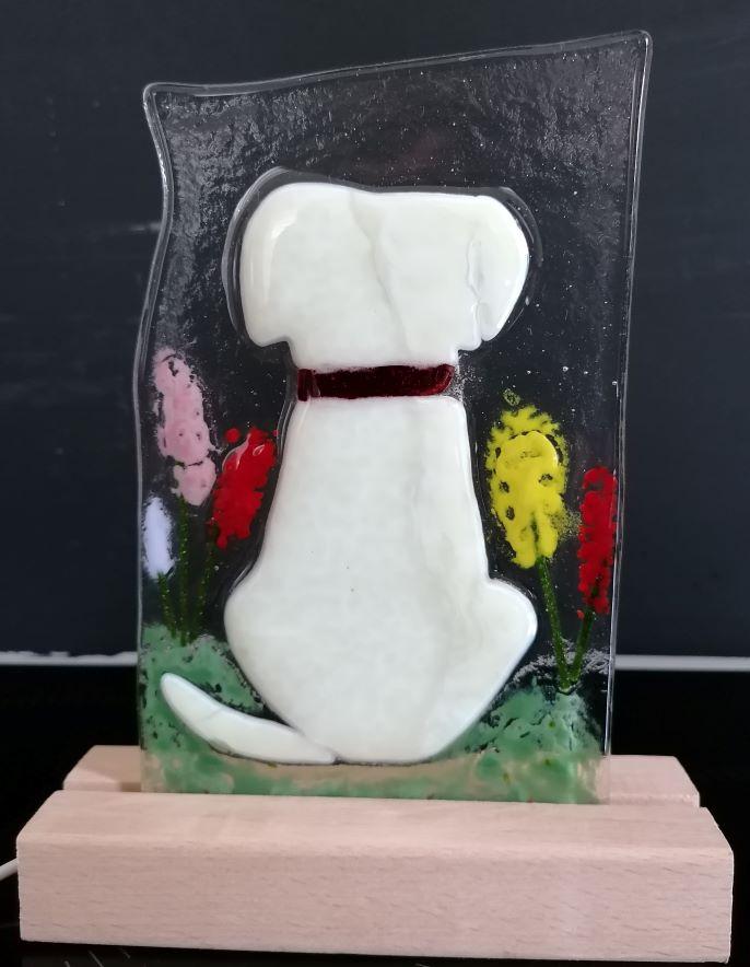 Créations verre fondu, fusing : lampe, veilleuse, bijoux que l’atelier crée pour vous, des pièces uniques faites main, lampe, veilleuse, cadeaux naissance, anniversaire, décoration artisanale en verre fondu, fusing dans le VAR en PACA.