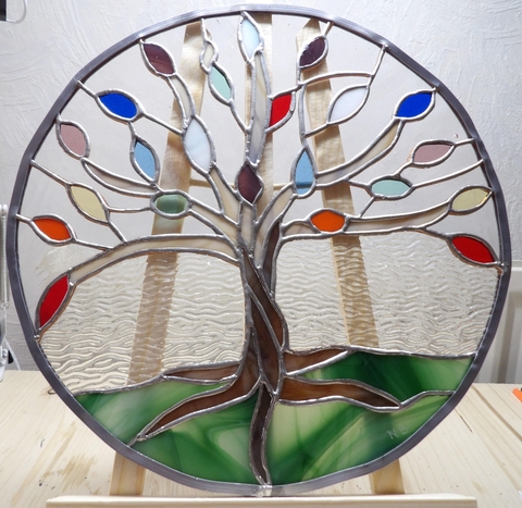Nathalie Bertho Vitrail et Verre Fondu vous proposent des créations uniques et artisanales qui embelliront votre intérieur ou votre extérieur comme des lampes, veilleuses, suspensions, décorations et objets en verre soit en vitrail Tiffany, verre fondu, fusing ou en peinture sur verre