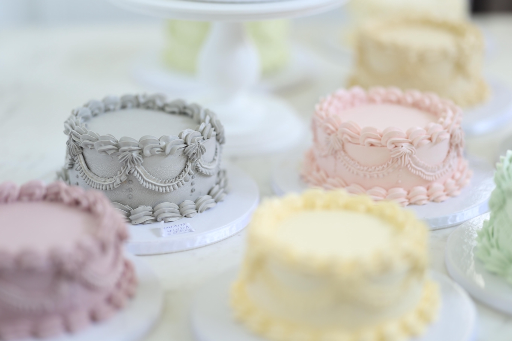 Feine handgemachte Torten von Lutak Pastry München – elegante Design-Torten