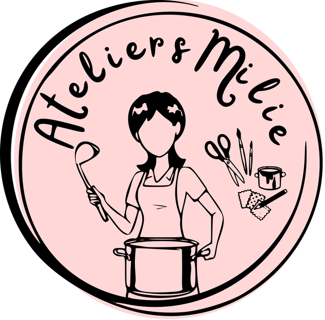 Logo de Ateliers Milie illustrant une femme avec une louche, une marmite et des outils de loisirs créatifs (ciseaux, pinceaux) sur fond rose.