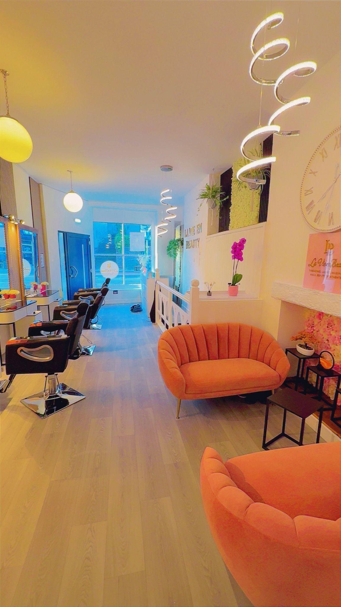 “La Vie en Beauty Salon in Hotwells, Bristol – Threading, Lashes, Nails, Waxing, Facials & Massage”