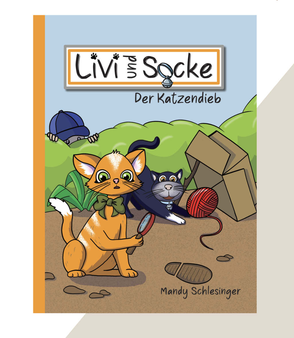 Das Bild zeigt das Cover des Buches "Livi und Socke - Der Katzendieb". Zu sehen ist ein orange Katze, die mit einer Lupe spuren sucht. Dahinter spielt eine schwarze Katze mit einem roten Wollknäuel unter einer aufgestellten Kiste. Im Hintergrund werden sie von einem Menschen beobachtet.