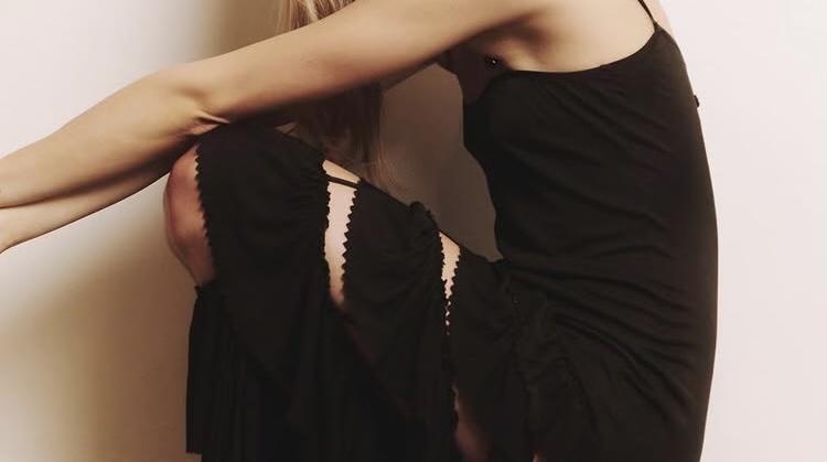 THE DE ARCHIVES - Entrez dans l’univers de The De Archives : des trésors vintage et des créations iconiques, choisis avec passion — chaque pièce possède son histoire, son âme et une silhouette qui défie le temps.