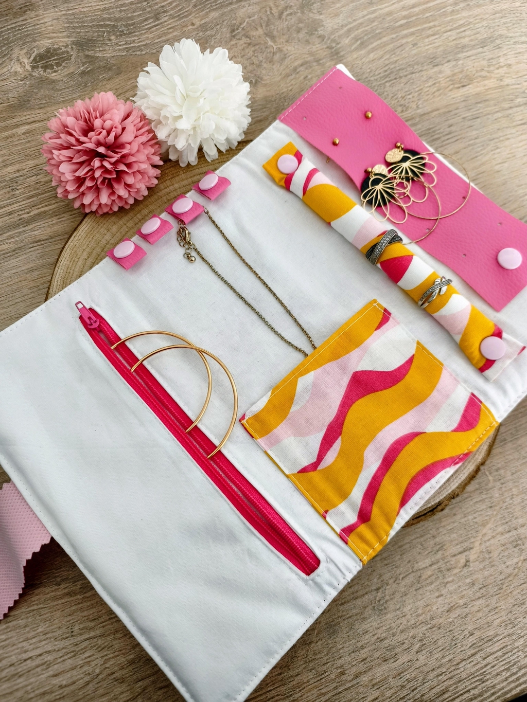 Pochettes à bijoux nomades faites main – Organisation et douceur