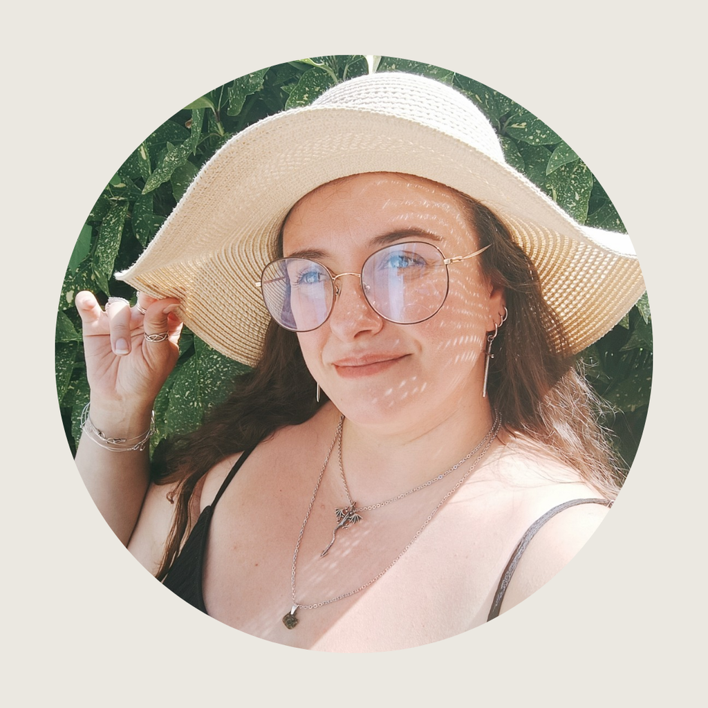 Le Repaire de la Triade est bien plus qu'une boutique de bijoux. C'est un univers à part entière, dont tu fais partie ! Pour rejoindre notre communauté, rendez-vous sur Instagram : @lerepairedelatriade .


..parce que c'est là que tout a commencé mais, surtout, pour des informations et vidéos exclusives de tes bijoux préférés.