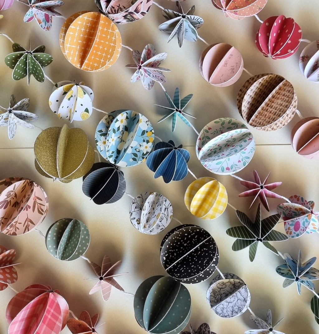 guirlandes de papier à motifs