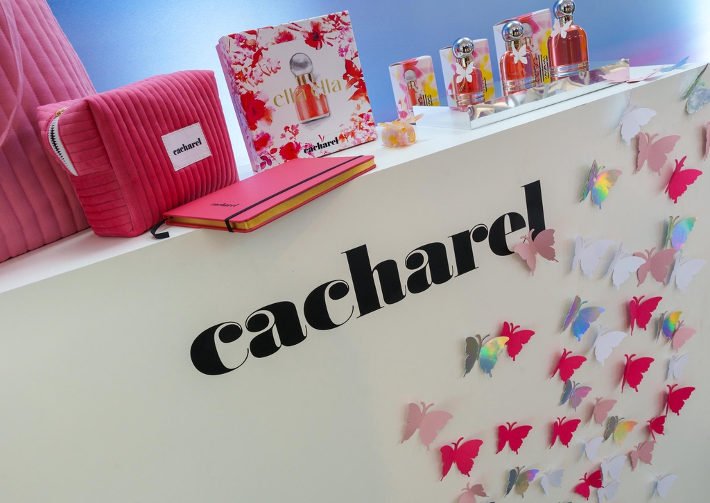 création pour cacharel ella ella