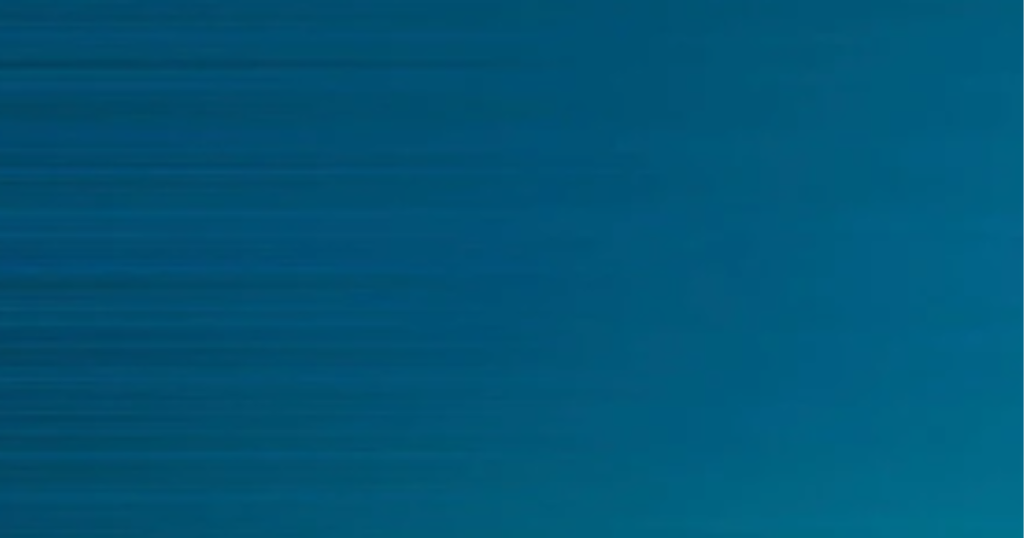 Fond bleu texturé servant de slide final invitant à explorer l’univers VK Créations.