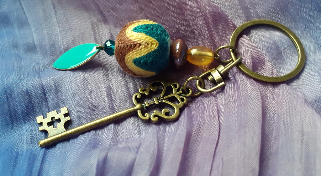 Porte-clés upcyclé Modèle unique Upcycling Bijoux écoresponsable 