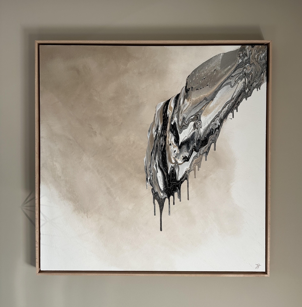 Kunstwerk im Schattenfugenrahmen