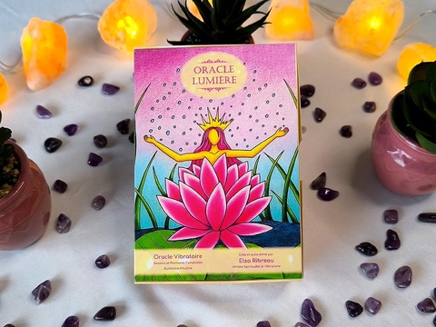Photo de l'Oracle Lumière
Elsa Ribreau
Elsa Créations
Artiste Spirituelle et Vibratoire
Créatrice de l'Oracle Lumière
Graphiste inspirée