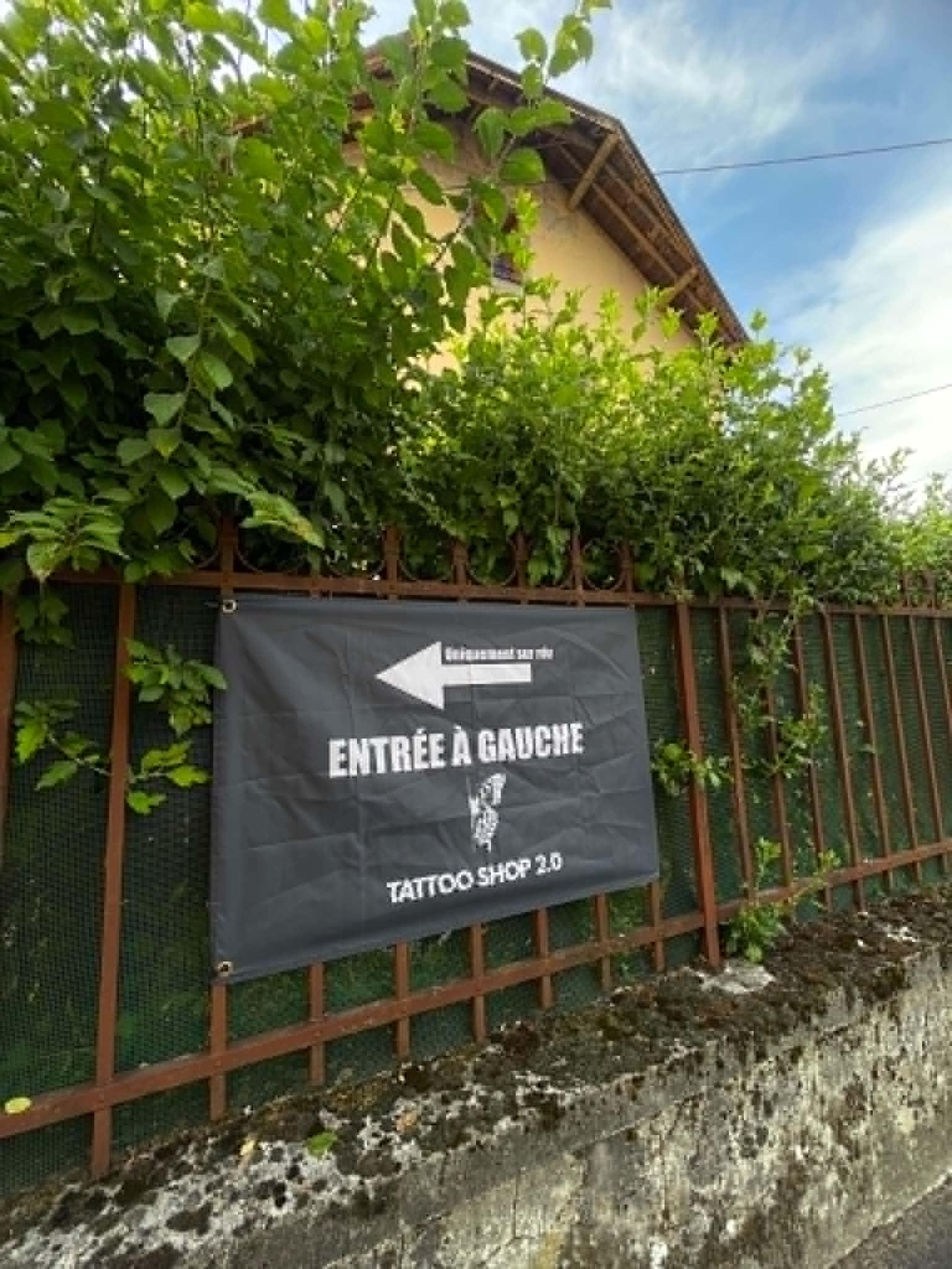 affiche devanture salon de tatouage savoie