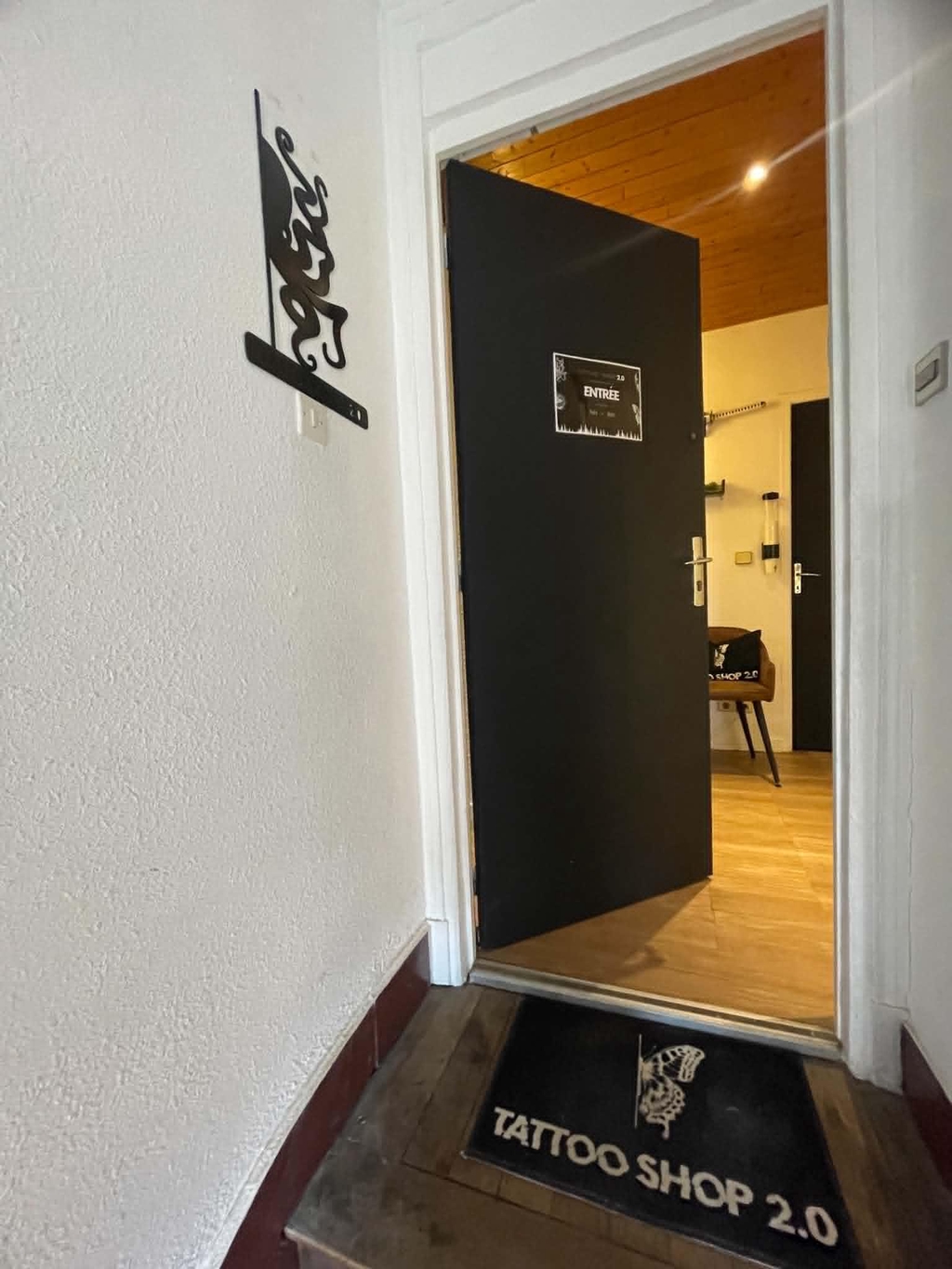 entrée du studio de tatouage à Aix les Bains
