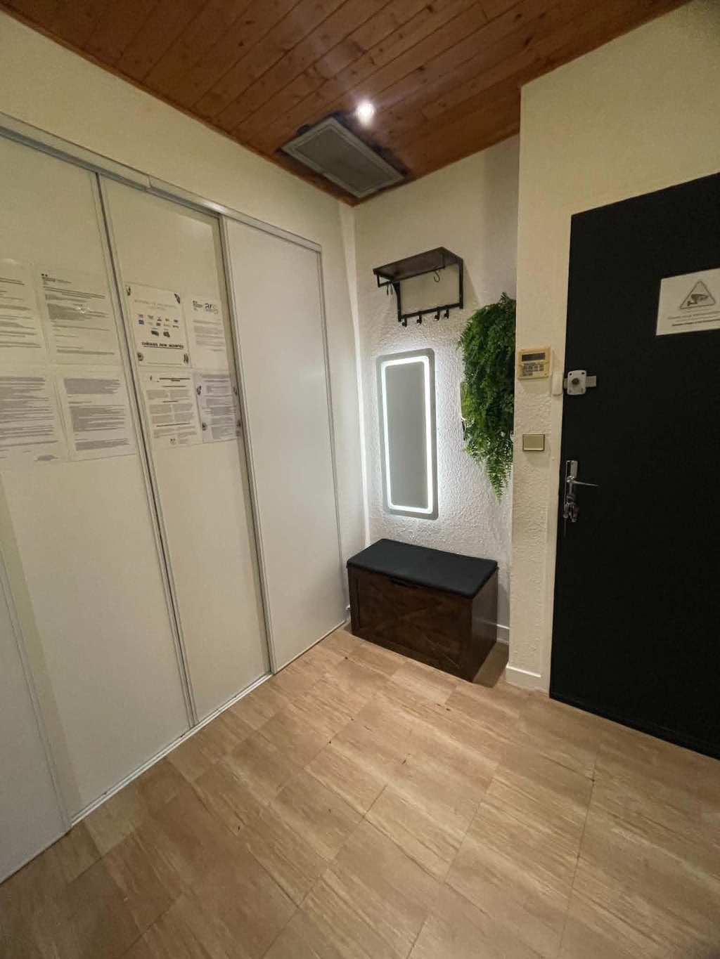 salle d'attente studio tatoueur Aix les bains