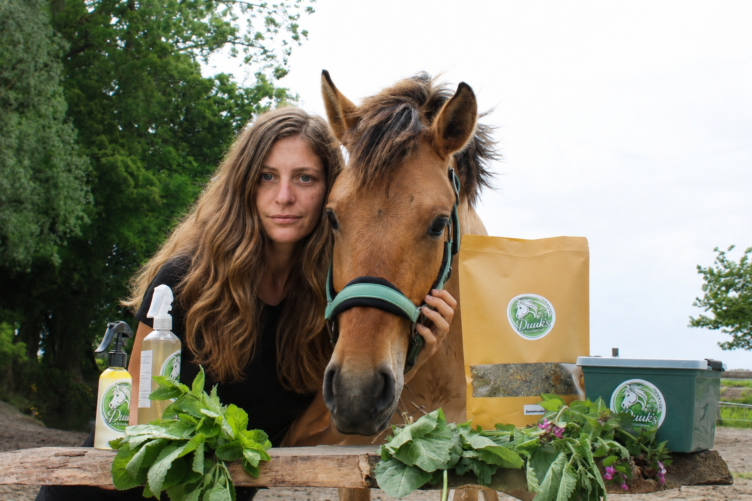 Ons assortiment is met zorg samengesteld om te voldoen aan de specifieke behoeften van paarden, met een focus op natuurlijke ingrediënten. Elk product weerspiegelt onze toewijding aan kwaliteit en de natuurlijke voedingsbehoeften van paarden. Ontdek gedetailleerde informatie en vind de perfecte aanvulling voor jouw paard.