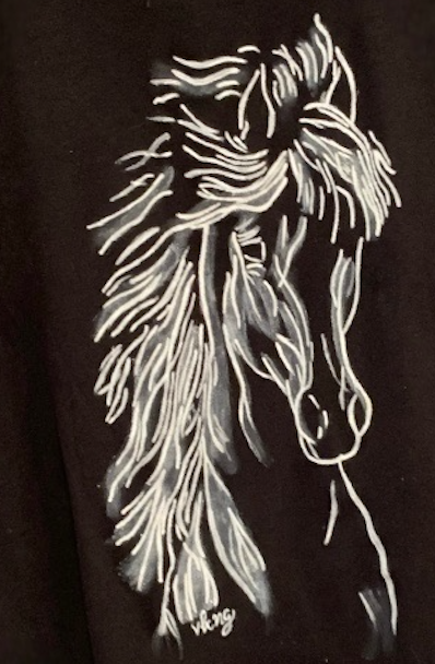 Prendas de ropa con diseños pintados a mano con pintura acrílica textil. Puedes traer tu diseño y te lo pintamos. Esta carpeta es diseño de flora y fauna