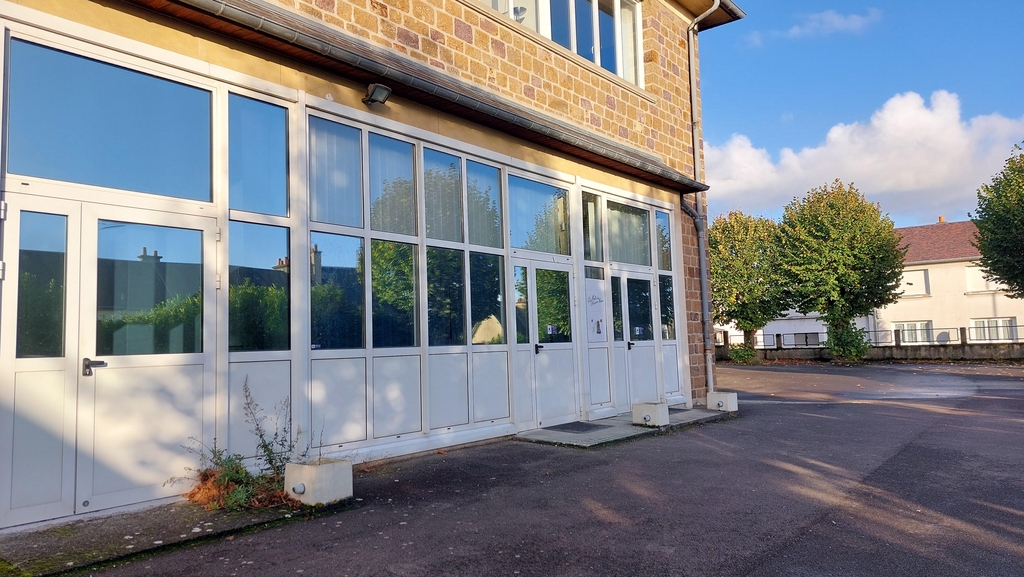 "Le Rendez-vous des Artistes" local associatif de l'association "Les Amis des Cheveux Blancs"
