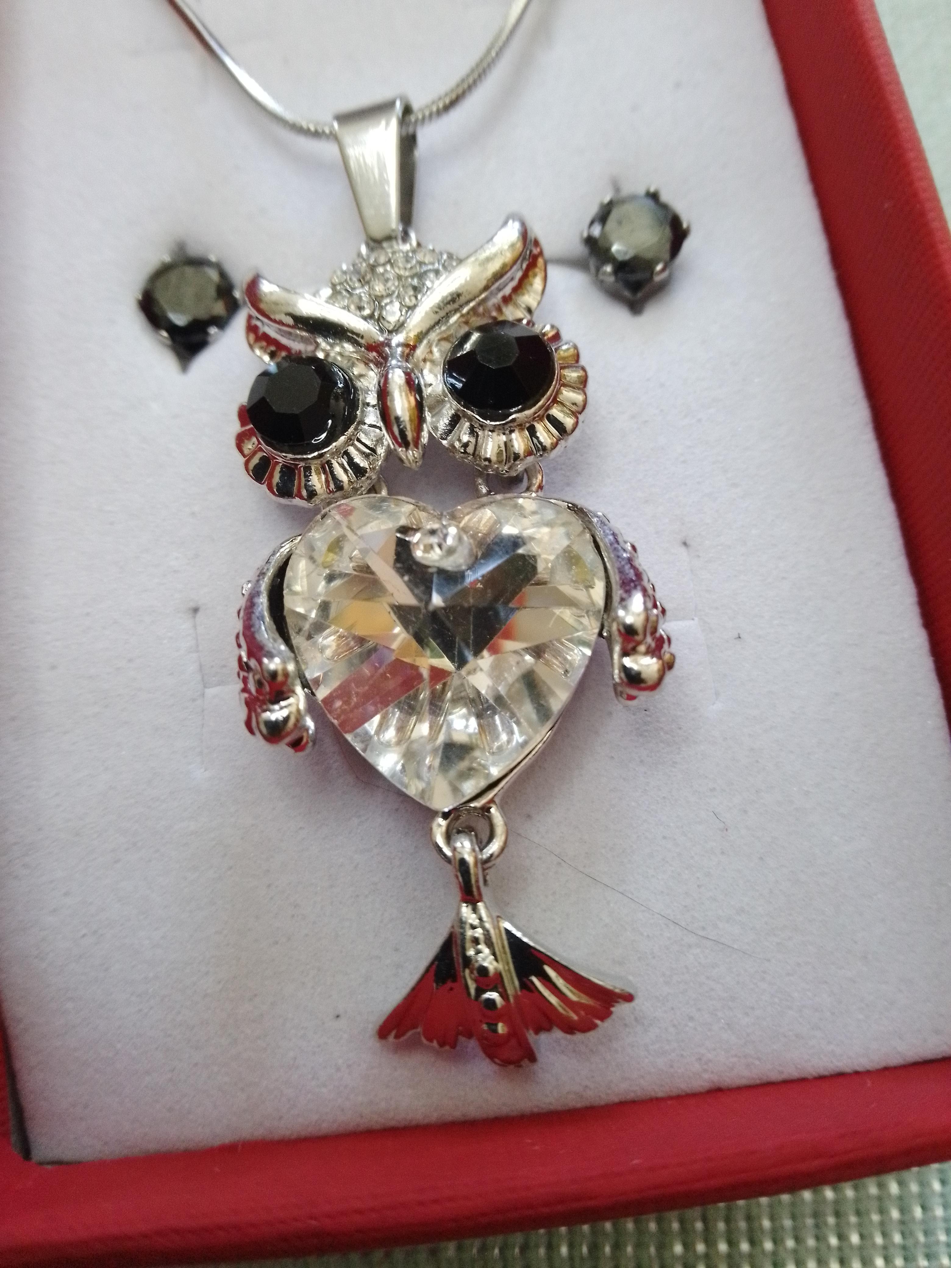 Bijoux "strass" - puces d'oreilles et parures puces + collier pendentif strass