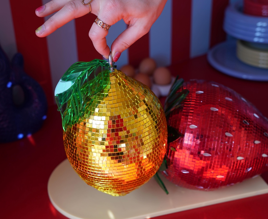 Objet disco fait main avec facettes miroir – décoration artisanale Mano Disco France