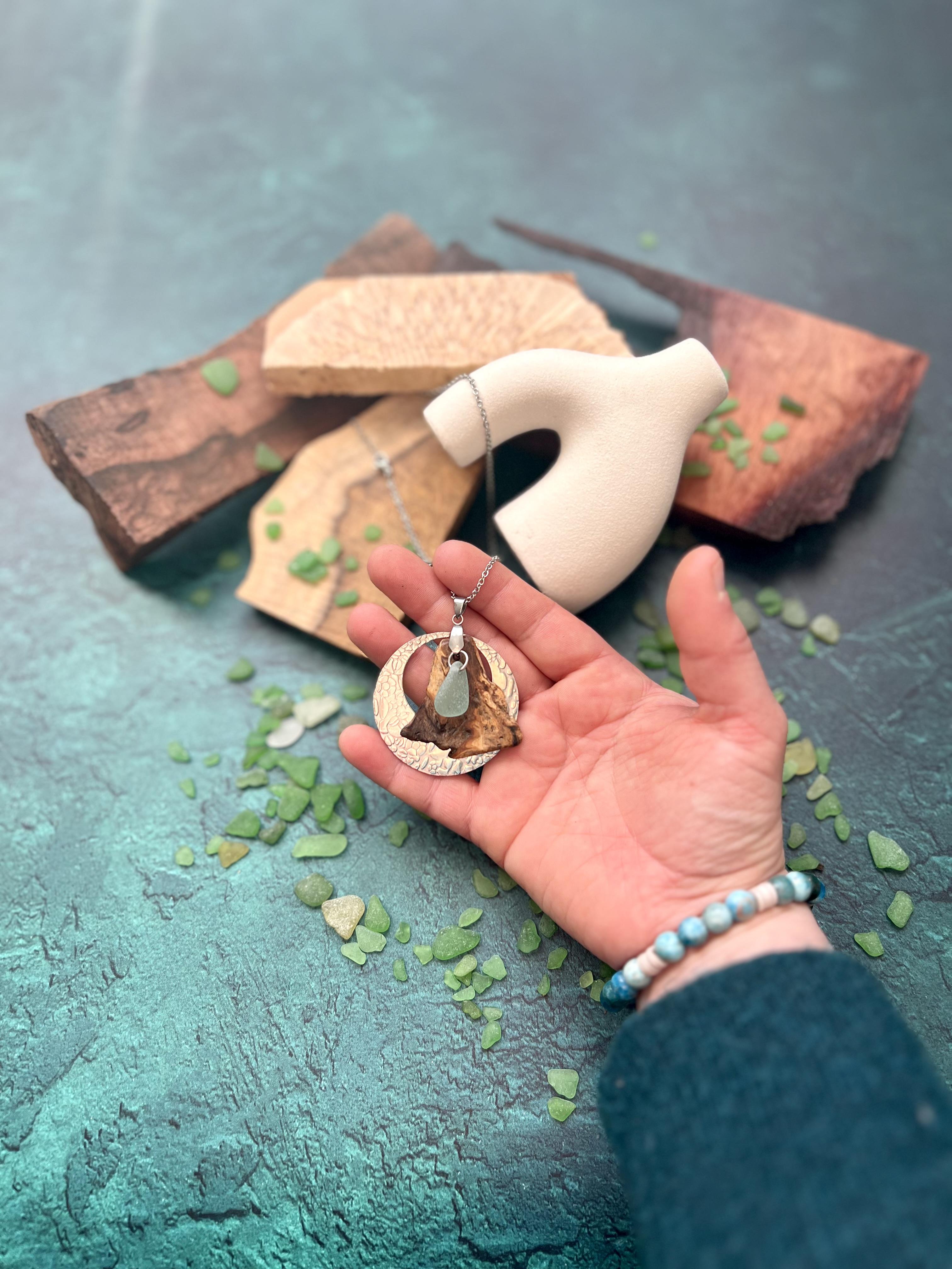 Collier bois précieux
