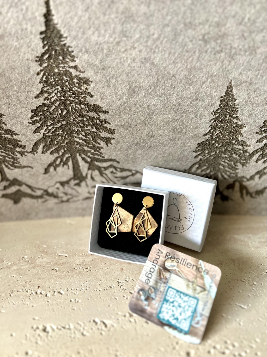 Création artisanale de bijoux en bois précieux  et verre marin 