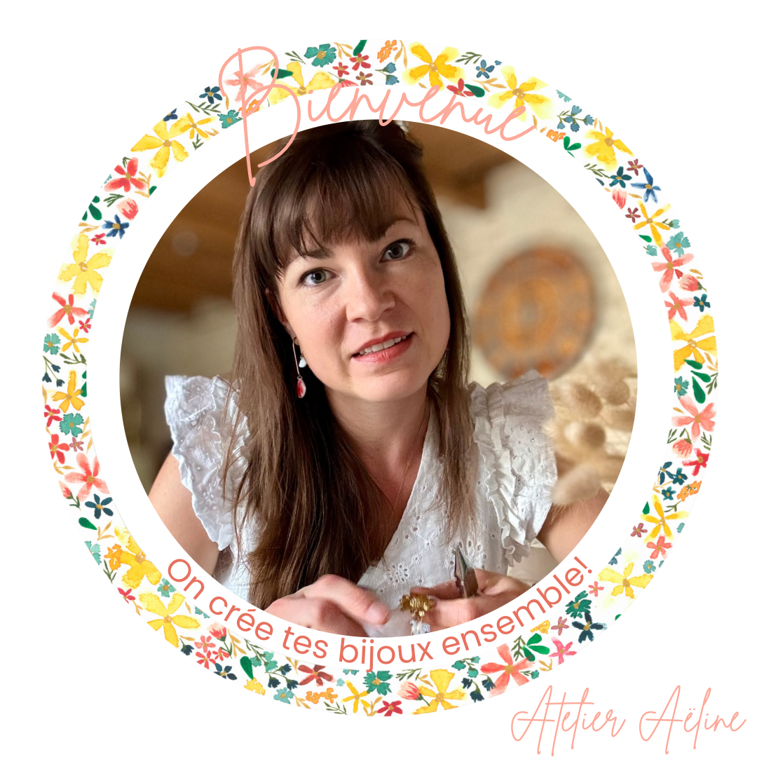 Bienvenue dans ma boutique de création de bijoux en acier inoxydable: Atelier AËLINE !🌺
Atelier AËLINE c'est des bijoux fleuris vitaminés et raffinés réalisés en Anjou avec:
De la nacre, des pierres fines, et des motifs fait main en aquarelle, tendances, colorés et raffinés <3
Retrouvez-moi sur Instagram @atelieraeline et Facebook
Suis les coulisses de mon travail sur Instagram pour voir l'envers du décor et je t'invite à lire ma petite bio tout en bas de cette page pour en savoir plus sur moi😉!