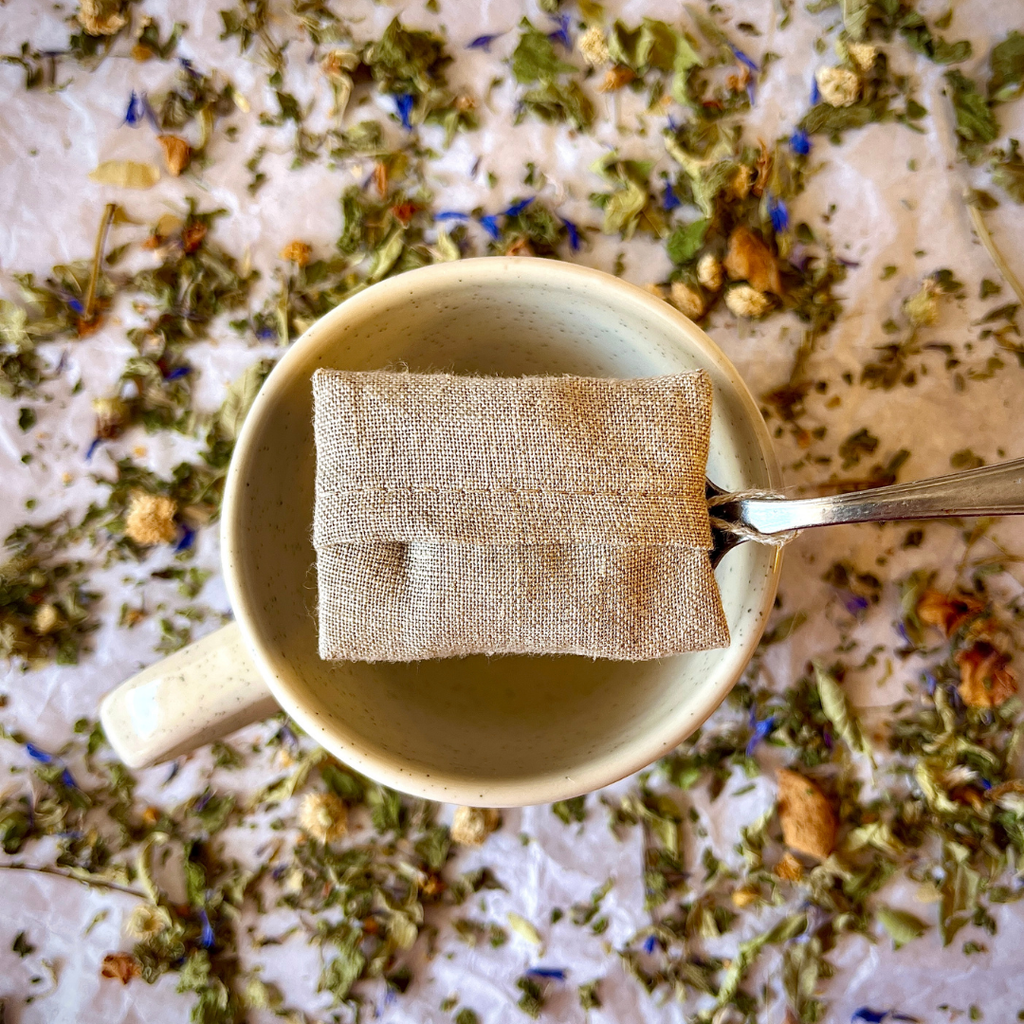 Sachet de thé réutilisable en lin français. Créations artisanales. Made in France. Pièces engagées et éthiques. Démarches réfléchie et responsable.