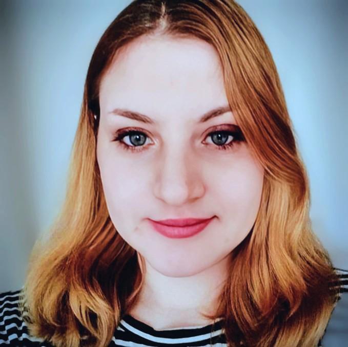 Moi c'est Claire, j'ai 35 ans et je suis maman et rêveuse ... Lumayel est né de la lumière et des prénoms de mes enfants. Chaque jour, je confectionne mes bougies à la main, chez moi, avec des cires naturelles et des parfums inspirés de la nature.

Enfant déjà, j’adorais faire des bougies et mélanger les senteurs… aujourd’hui, je le fais avec conscience, pour créer des bougies saines et pleines de douceur. Mes créations artisanales sont pensées pour tous les budgets, afin que chacun puisse profiter du plaisir d’une bougie végétale avec des parfums de Grasse contrôlés.