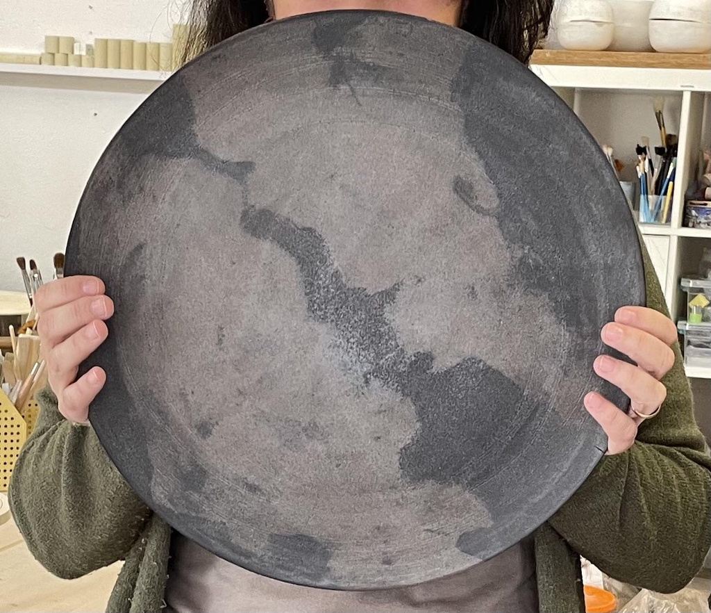 Piatto ceramica grès nero e grigio smaltato trasparente opaco