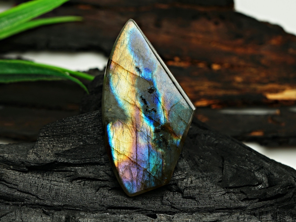Bienfaits de la labradorite – Pierre de protection émotionnelle