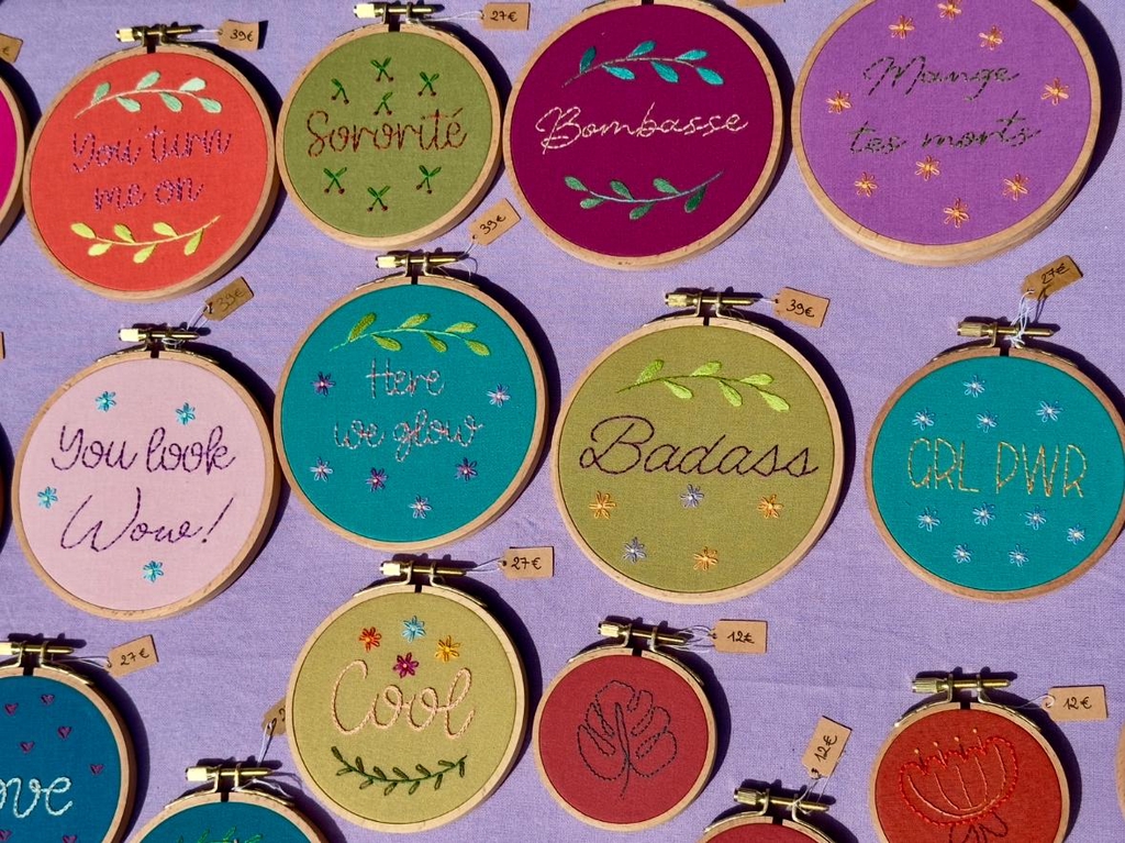 Des tambours colorés, pétillants et drôles afin d'apporter du fun à ta déco ! 