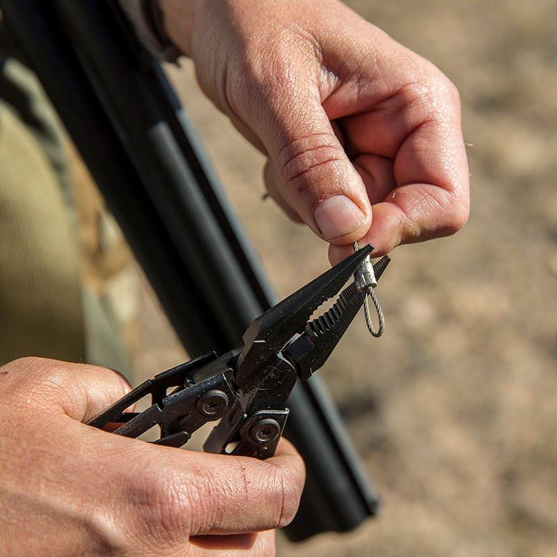 Hos oss kan ni köpa militära multiverktyg från kända varumärken som SOG, Gerber, Leatherman, MIL-TEC etc.