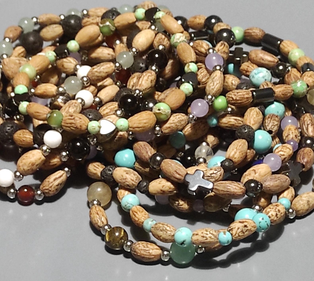 Les Bijoux en Noyaux d'Olives 