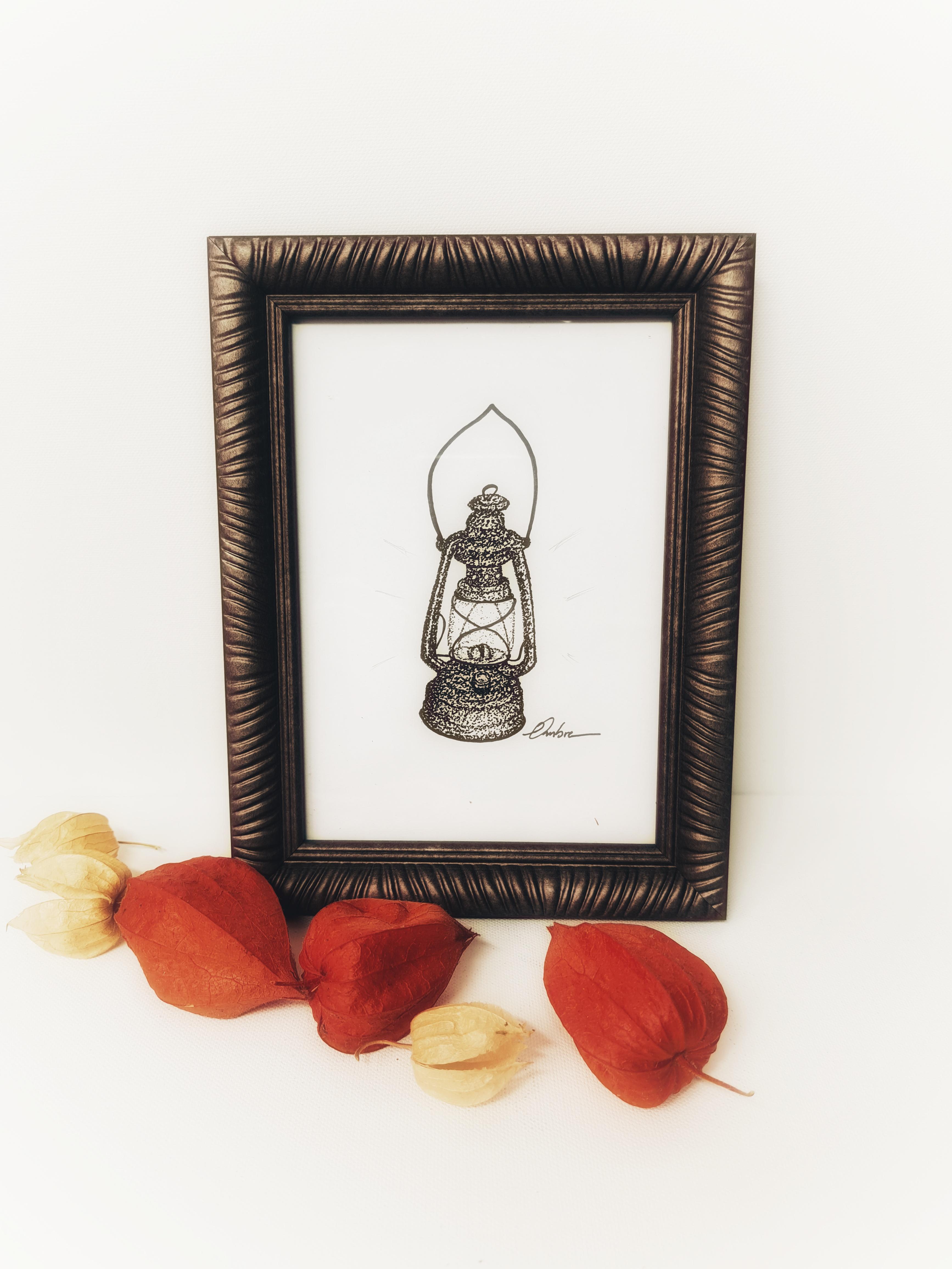 À l'encre de Chine ou au crayon graphite, mes dessins plongent dans un univers où la nature rencontre le fantastique et l'invisible.