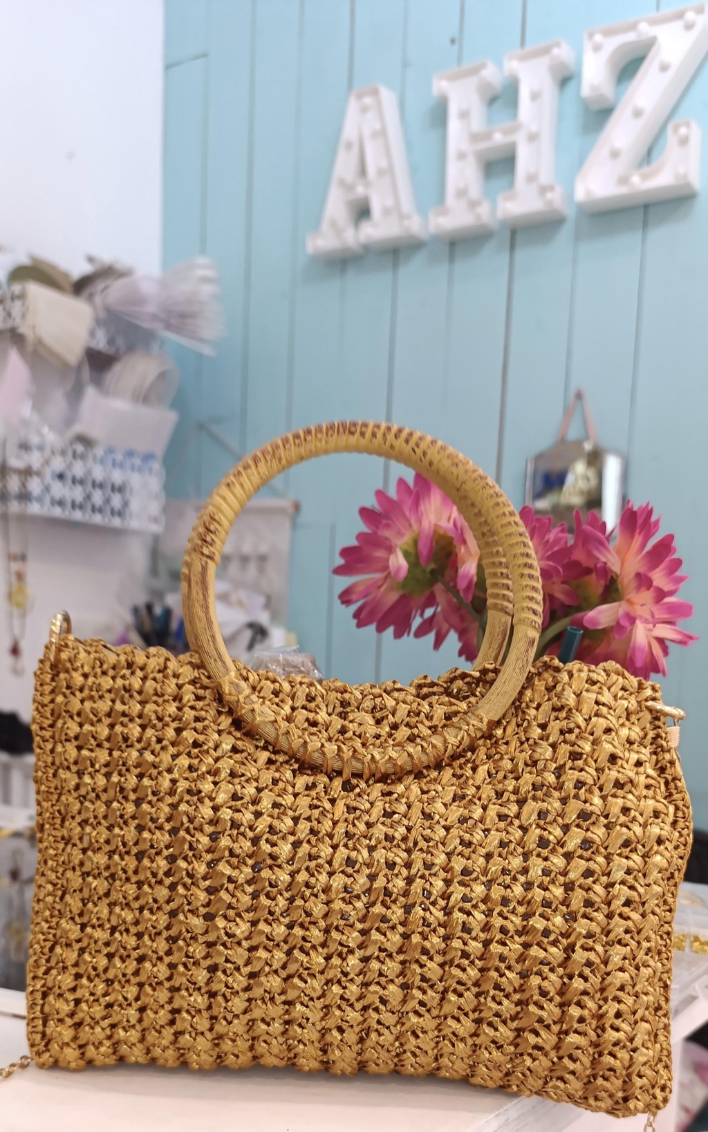 En AHZ creamos bolsos personalizados para que acompañen a tus looks más especiales